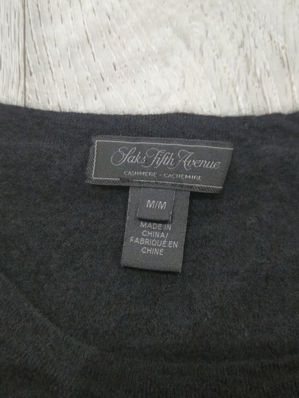Saks Fifth Avenue 100% Cashmere Black Crewneck M - Picture 3 of 9